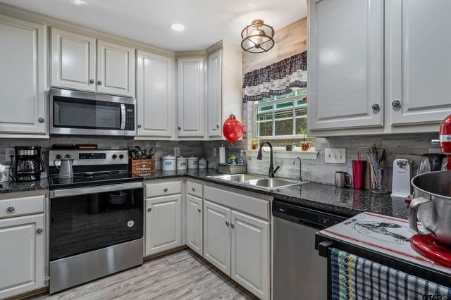 22982 Edgewater Dr, Frankston, TX 75763