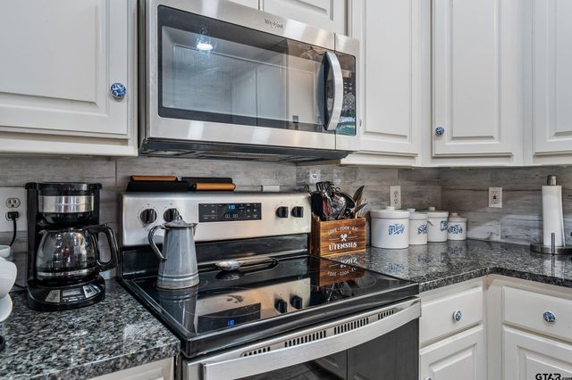 22982 Edgewater Dr, Frankston, TX 75763