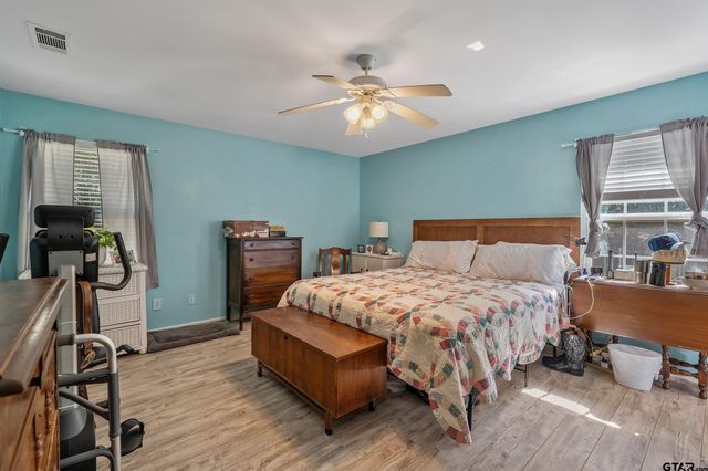 22982 Edgewater Dr, Frankston, TX 75763