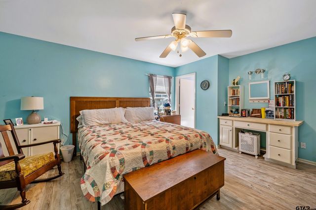 22982 Edgewater Dr, Frankston, TX 75763