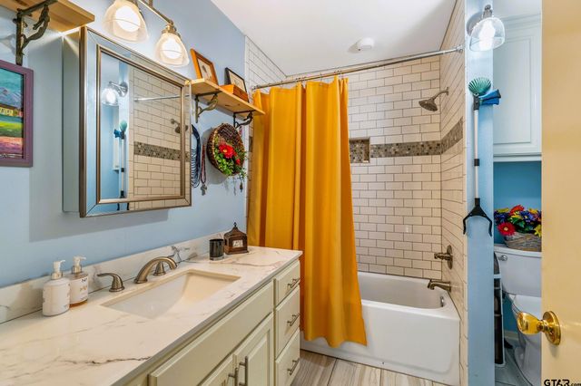 22982 Edgewater Dr, Frankston, TX 75763