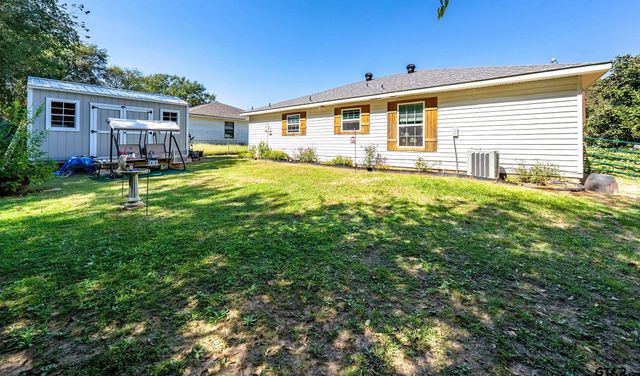 22982 Edgewater Dr, Frankston, TX 75763