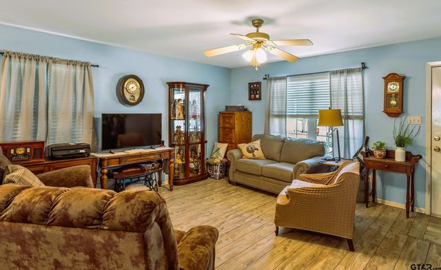 22982 Edgewater Dr, Frankston, TX 75763