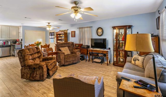 22982 Edgewater Dr, Frankston, TX 75763