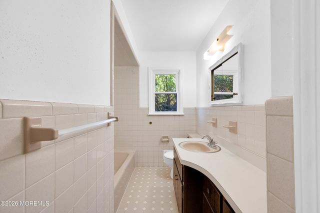 1601 Melville Street, Oakhurst, NJ 07755