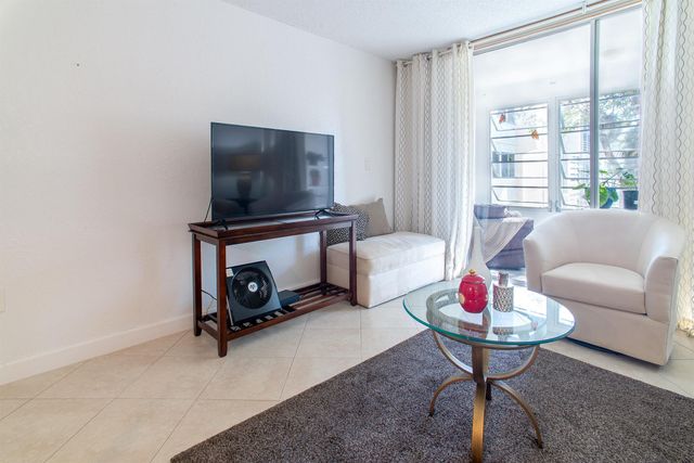 3091 E Sun Sunrise Lakes Drive E 207, Sunrise, FL 33322