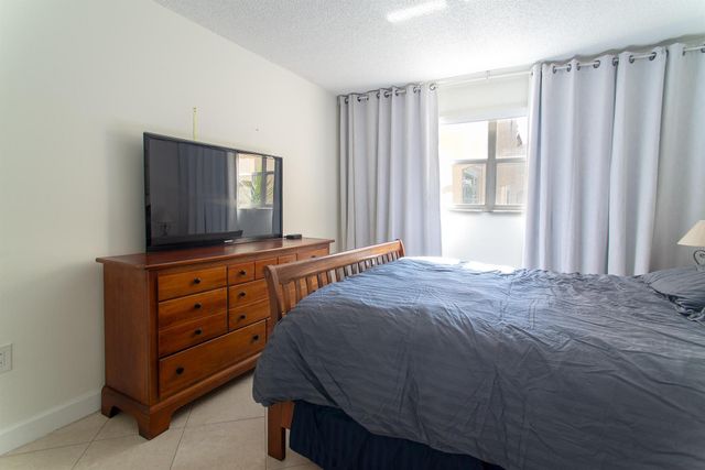 3091 E Sun Sunrise Lakes Drive E 207, Sunrise, FL 33322