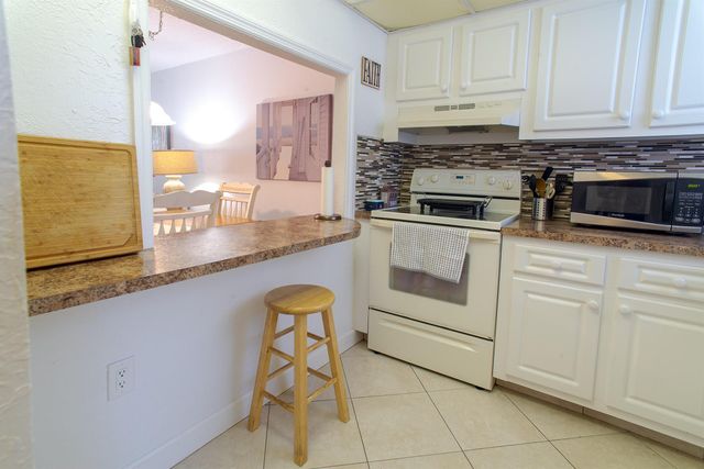 3091 E Sun Sunrise Lakes Drive E 207, Sunrise, FL 33322