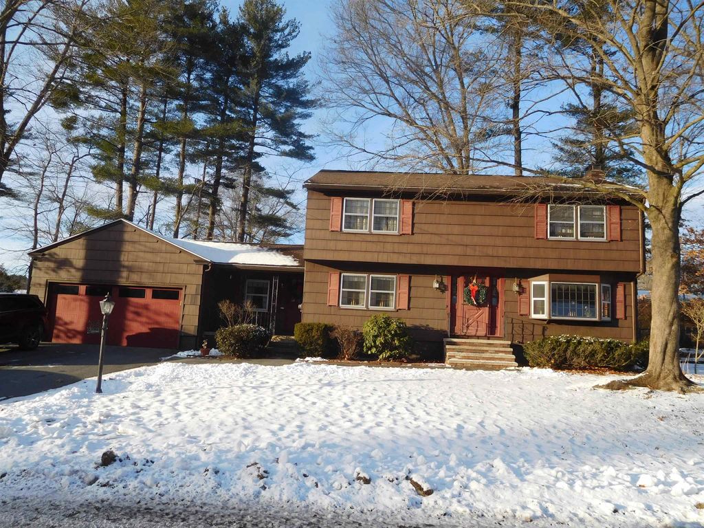 17 Garrison Road, Salem, NH 03079