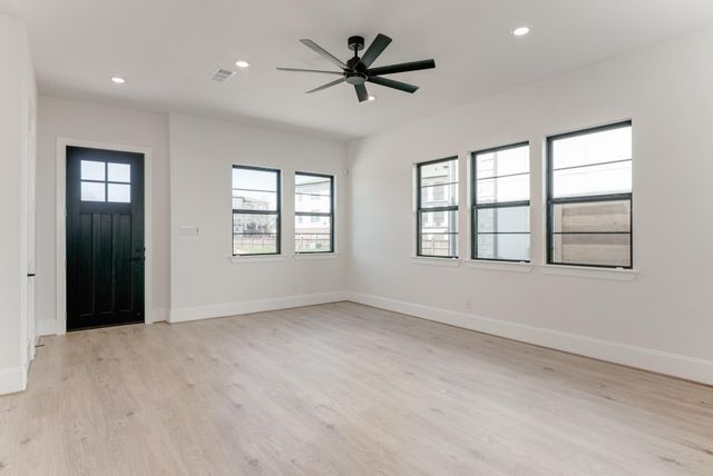 12016 Royal Oaks Banner Way, Houston, TX 77082
