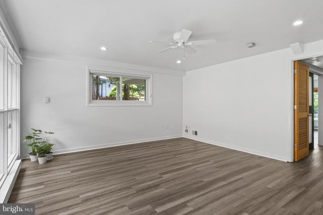 6523 KERNS RD, Falls Church, VA 22044