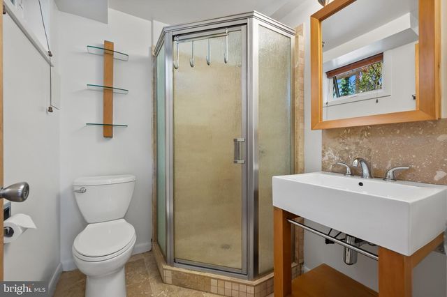 6523 KERNS RD, Falls Church, VA 22044