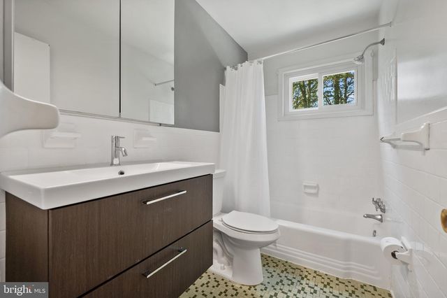 6523 KERNS RD, Falls Church, VA 22044