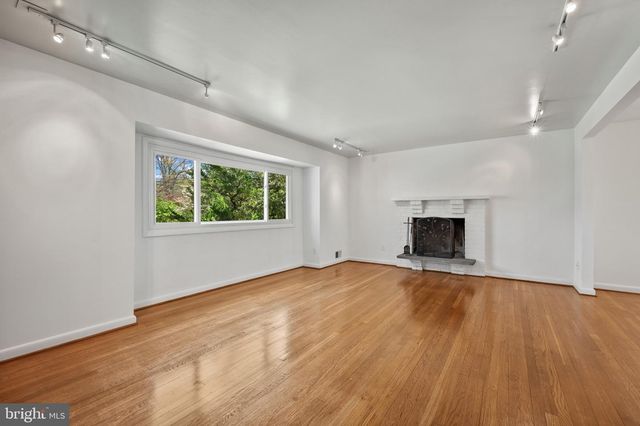 6523 KERNS RD, Falls Church, VA 22044