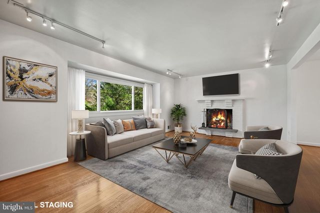 6523 KERNS RD, Falls Church, VA 22044