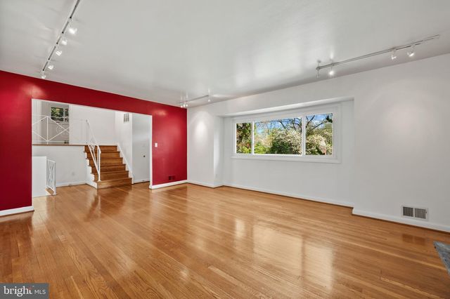 6523 KERNS RD, Falls Church, VA 22044