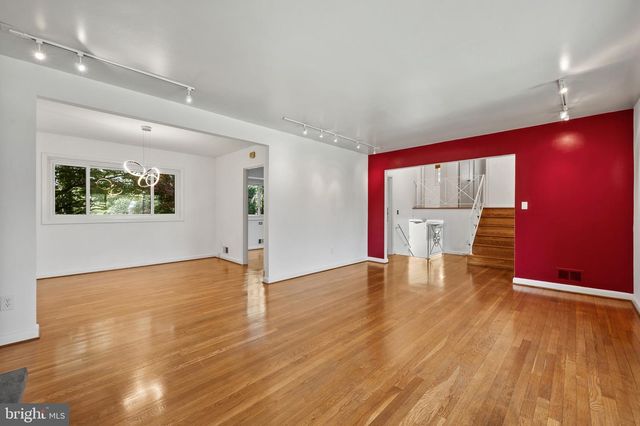 6523 KERNS RD, Falls Church, VA 22044