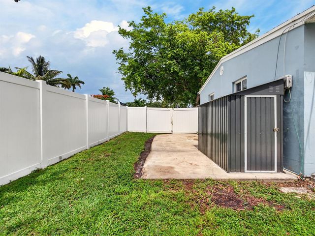128 SW 22nd Terrace, Fort Lauderdale, FL 33312