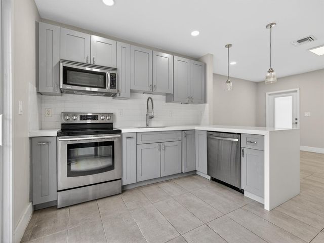 128 SW 22nd Terrace, Fort Lauderdale, FL 33312