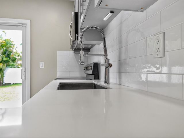 128 SW 22nd Terrace, Fort Lauderdale, FL 33312