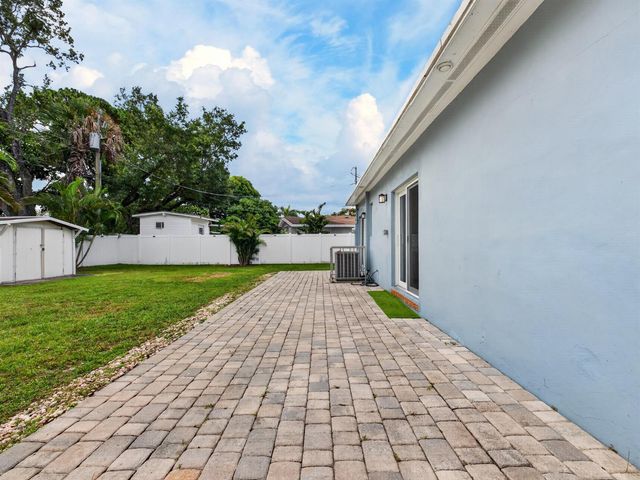 128 SW 22nd Terrace, Fort Lauderdale, FL 33312