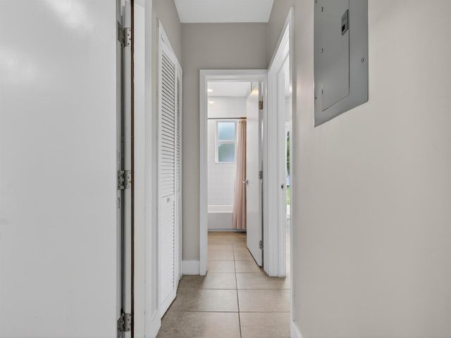 128 SW 22nd Terrace, Fort Lauderdale, FL 33312