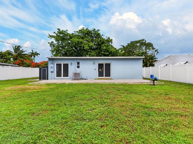 128 SW 22nd Terrace, Fort Lauderdale, FL 33312