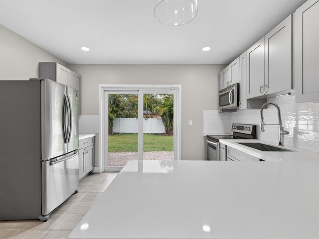 128 SW 22nd Terrace, Fort Lauderdale, FL 33312