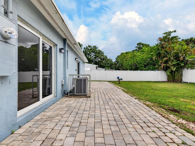 128 SW 22nd Terrace, Fort Lauderdale, FL 33312