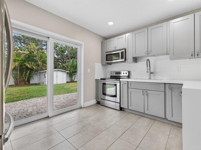 128 SW 22nd Terrace, Fort Lauderdale, FL 33312