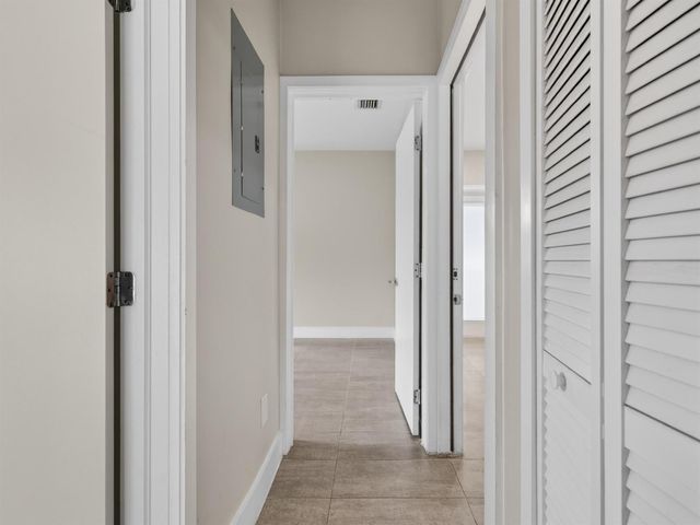 128 SW 22nd Terrace, Fort Lauderdale, FL 33312