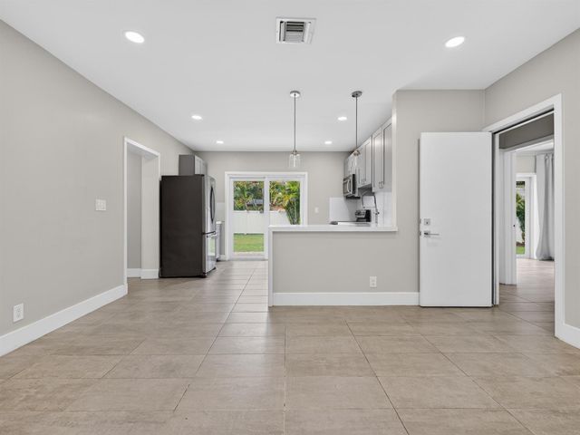 128 SW 22nd Terrace, Fort Lauderdale, FL 33312