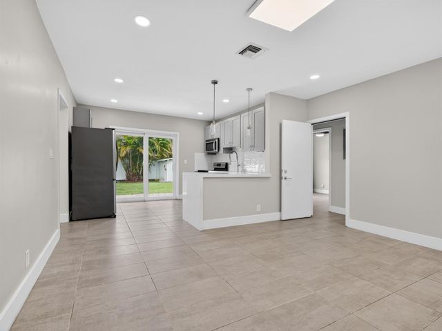 128 SW 22nd Terrace, Fort Lauderdale, FL 33312
