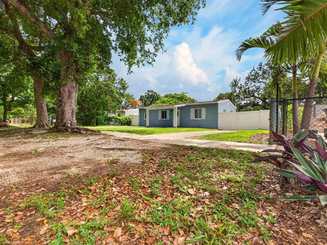 128 SW 22nd Terrace, Fort Lauderdale, FL 33312