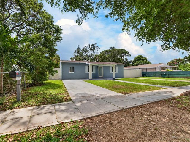 128 SW 22nd Terrace, Fort Lauderdale, FL 33312