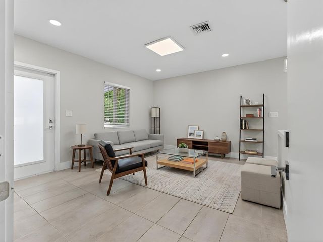 128 SW 22nd Terrace, Fort Lauderdale, FL 33312