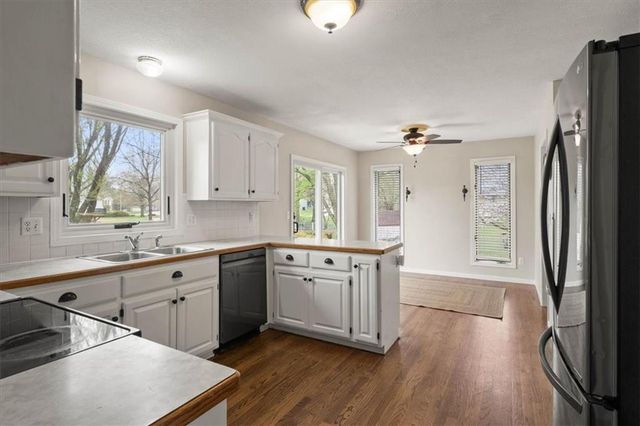 607 Horseshoe Drive, Pleasant Hill, MO 64080