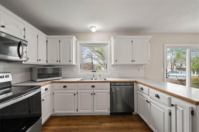 607 Horseshoe Drive, Pleasant Hill, MO 64080
