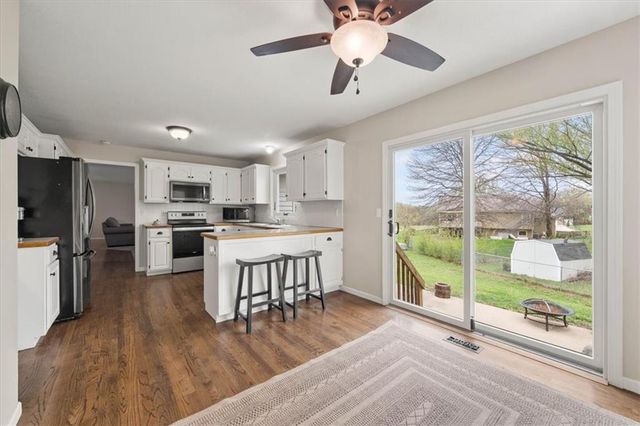 607 Horseshoe Drive, Pleasant Hill, MO 64080
