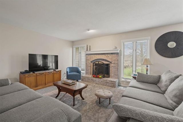 607 Horseshoe Drive, Pleasant Hill, MO 64080