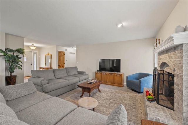 607 Horseshoe Drive, Pleasant Hill, MO 64080