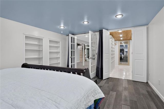 2400 W 103RD Street, Leawood, KS 66206