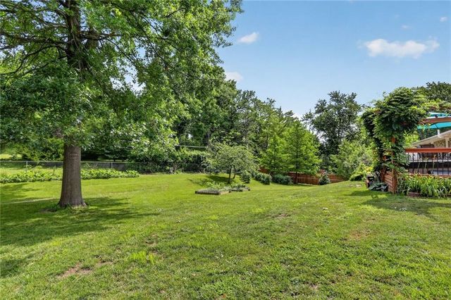 2400 W 103RD Street, Leawood, KS 66206