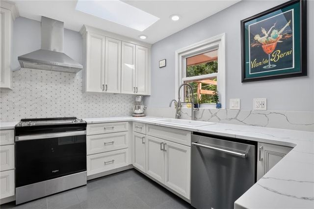 2400 W 103RD Street, Leawood, KS 66206