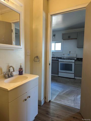 1524 Euclid Street, Lincoln Park, MI 48146