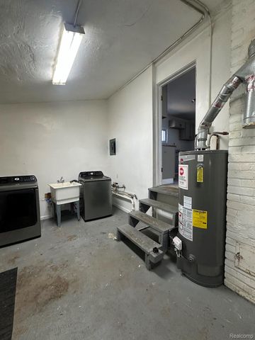1524 Euclid Street, Lincoln Park, MI 48146