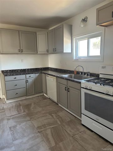 1524 Euclid Street, Lincoln Park, MI 48146