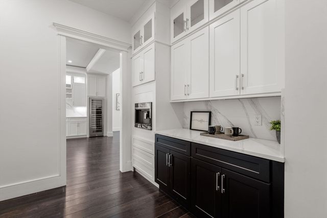 51 Plympton Rd, Sudbury, MA 01776