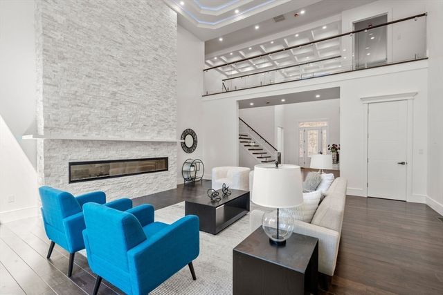 51 Plympton Rd, Sudbury, MA 01776