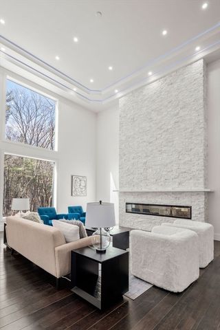 51 Plympton Rd, Sudbury, MA 01776